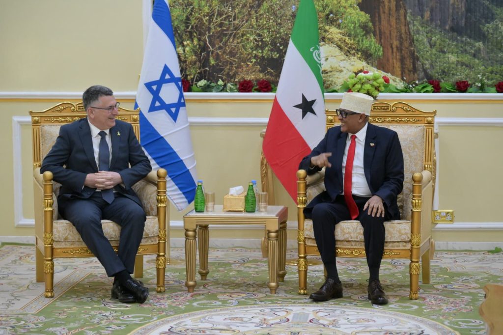Gideon Saar with the President of Somaliland Abdirahman Mohamed Abdullahi.