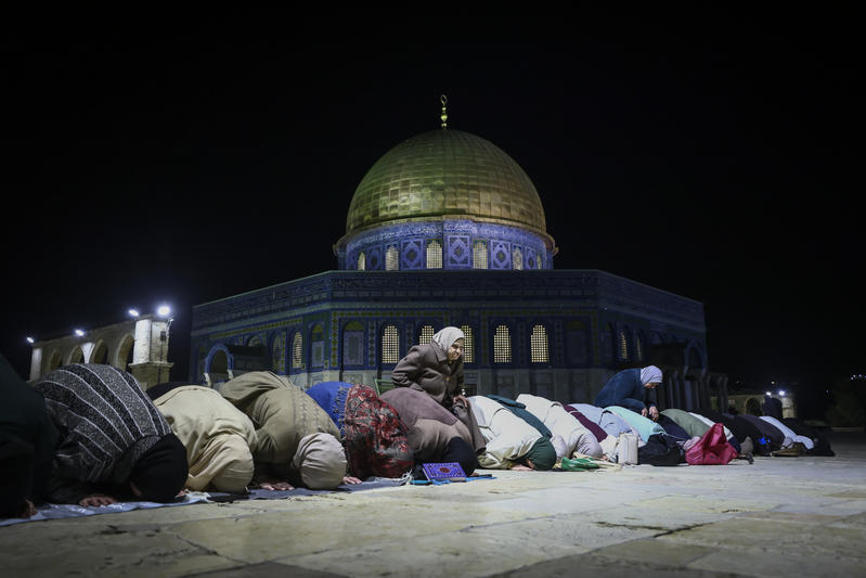 Muslim worshippers pray at the Al-Aqsa Mosque compound in Jerusalem’s Old City, marking the beginning of the holy Muslim month of Ramadan, February 17, 2026.