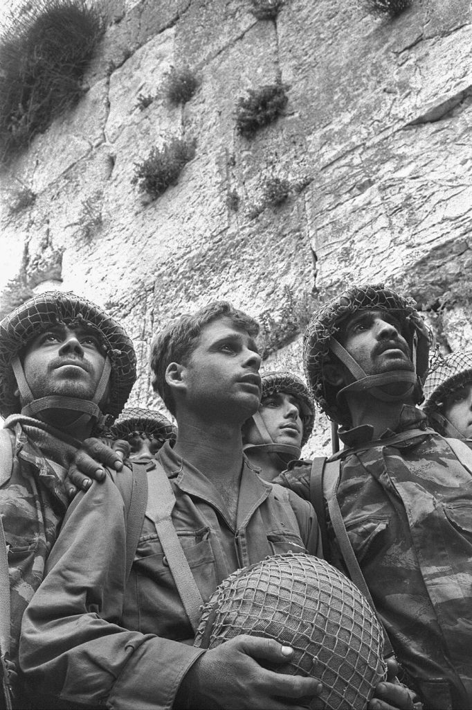 Israeli paratroopers stand in front of the Western Wall in Jerusalem on 7 June 1967.